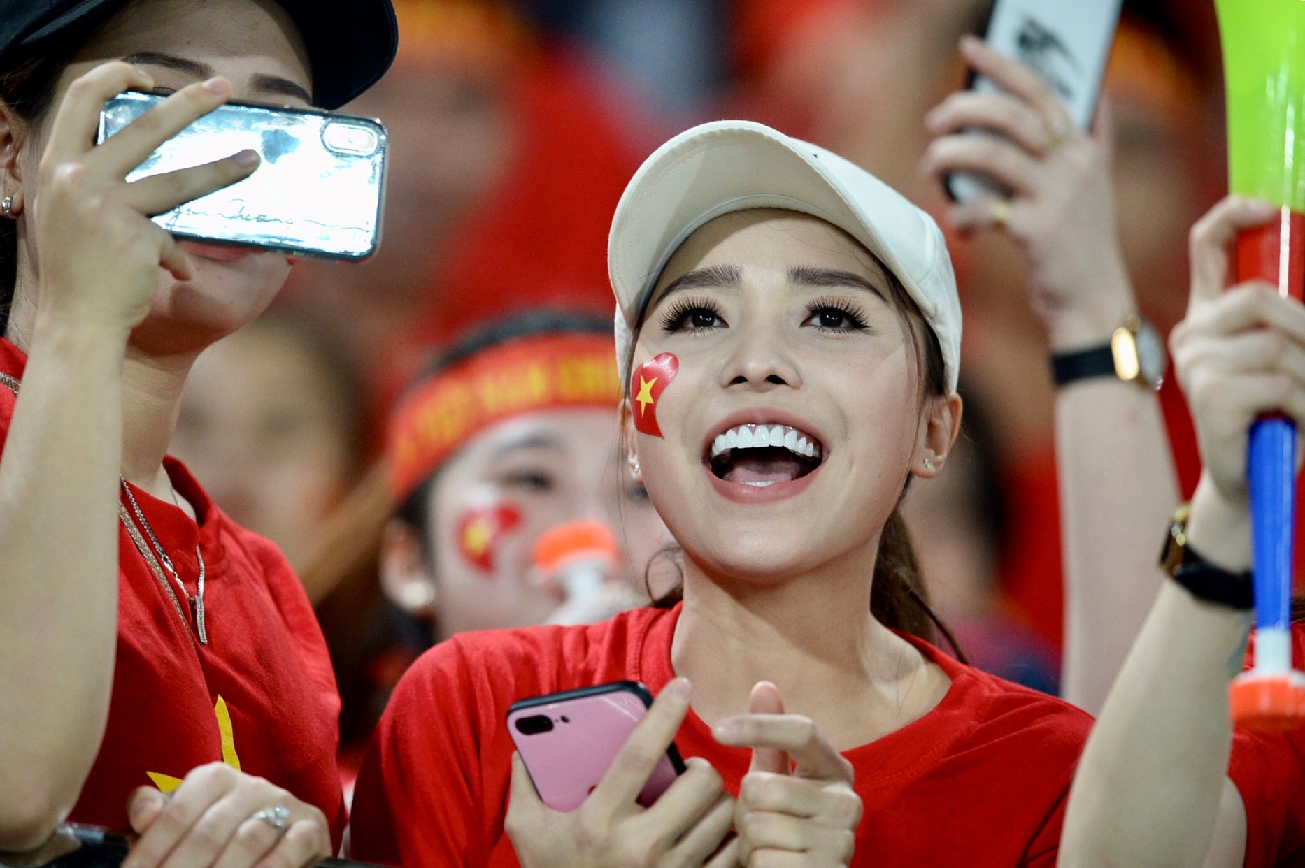 Fox Sports chau A: 'Fan Viet Nam lam khuay dong AFF Cup' hinh anh