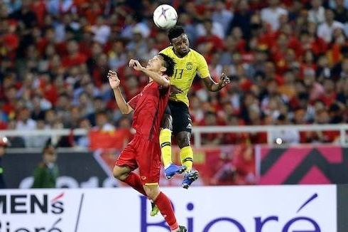 Thua doi tuyen Viet Nam, cach dung nguoi cua HLV Malaysia bi hoai nghi hinh anh