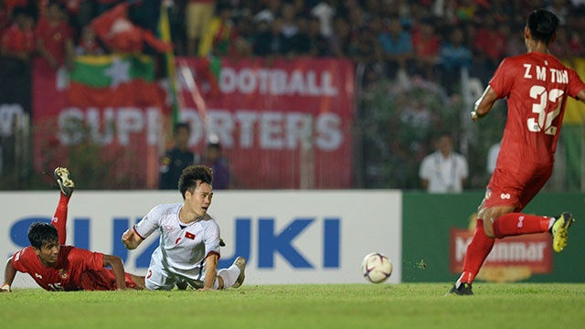 HLV Darby: 'Trong tai bat qua te, Van Toan khong viet vi' hinh anh