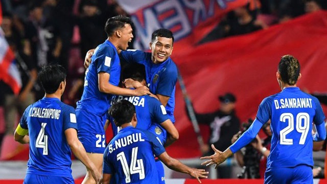 HLV Singapore: 'Thai Lan tan cong, phong thu deu hoan hao' hinh anh