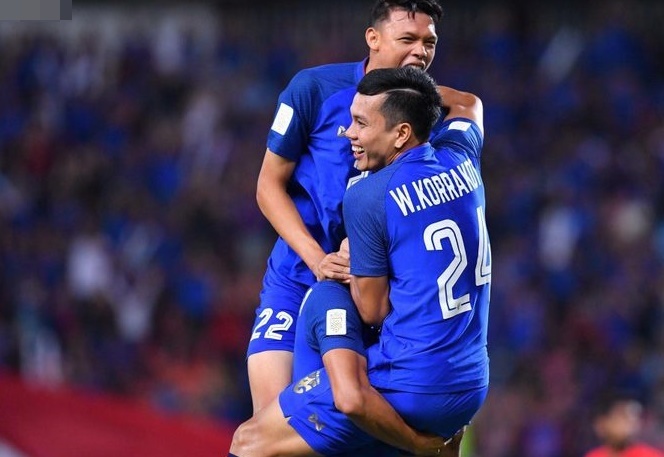 Sao Thai Lan tuyen bo pha luoi Malaysia de lam qua mung sinh nhat hinh anh