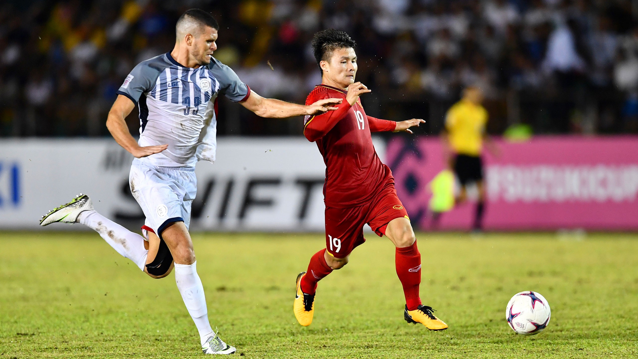 Bao chi chau A: 'Tuyen Viet Nam dat mot chan vao chung ket AFF Cup' hinh anh