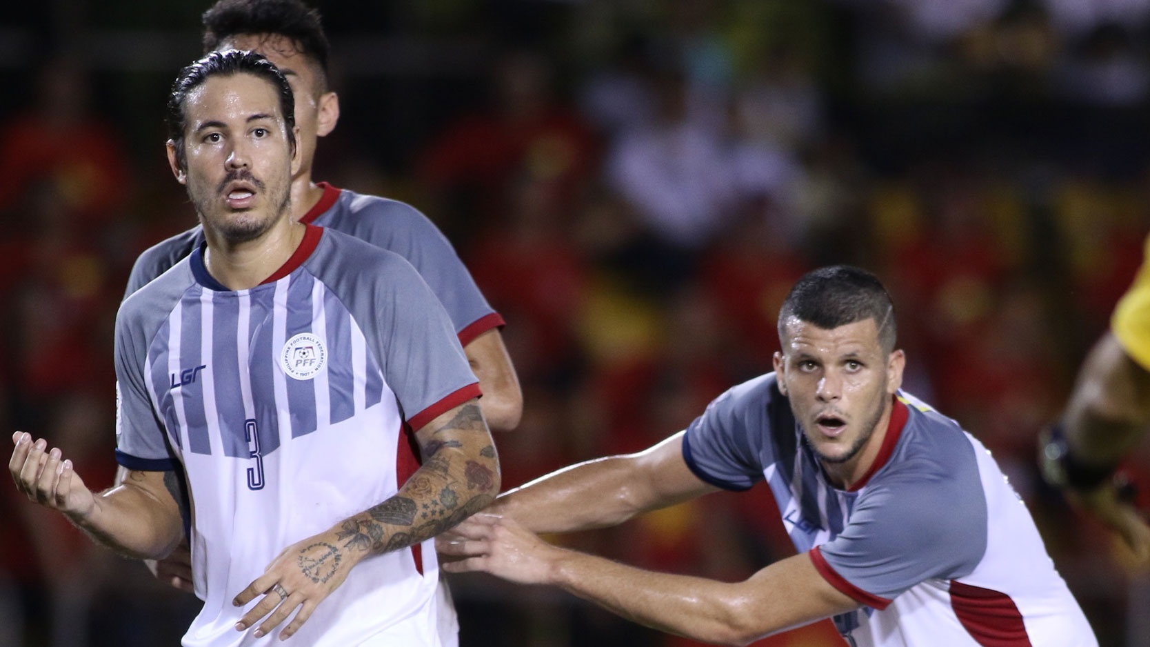 Cau thu Philippines ghen ty khi tuyen Viet Nam duoc bay thang hinh anh