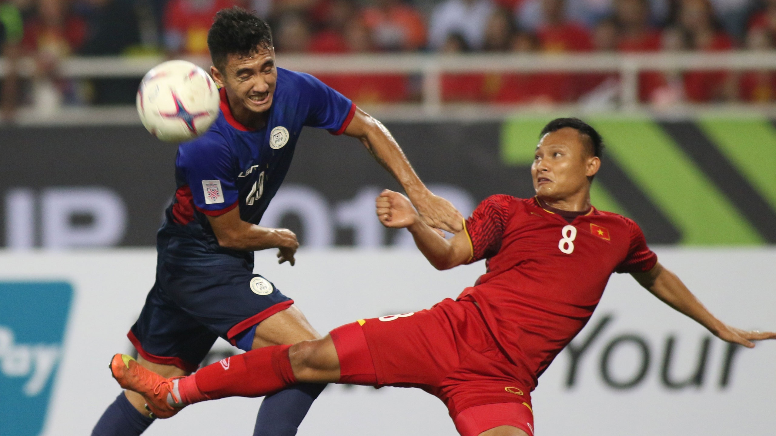 'Tuyen Viet Nam mat binh tinh khi doi thu tranh bong quyet liet' hinh anh