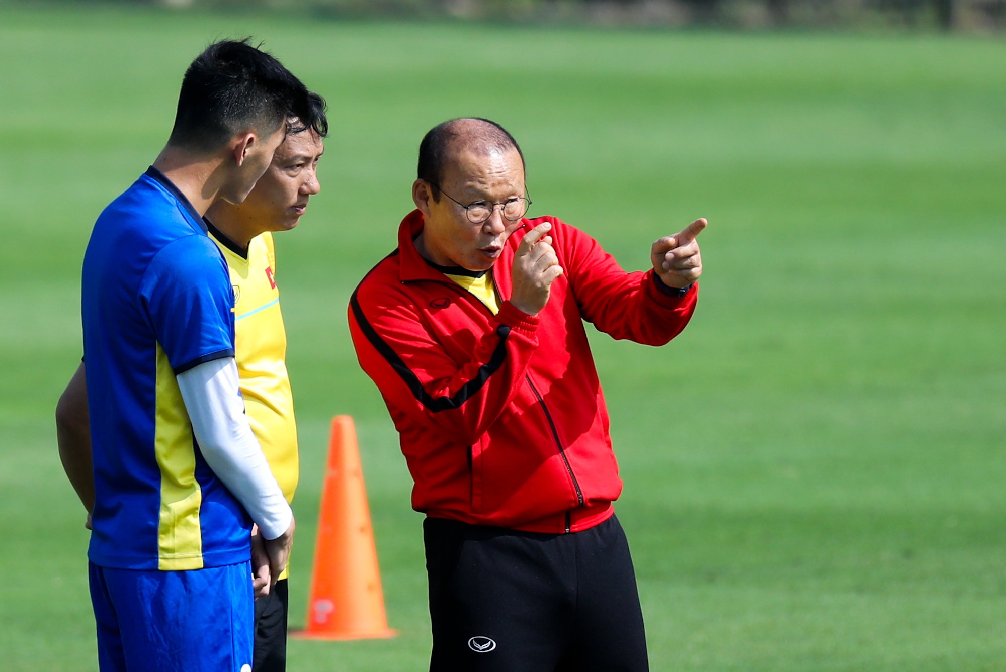 Thay cu khen HLV Park Hang-seo rat tan tam va cau thi hinh anh
