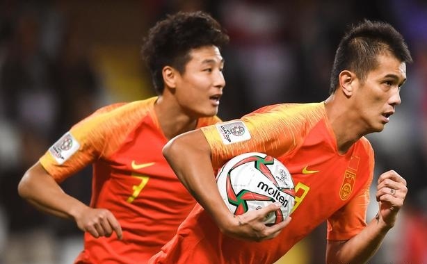 Bong da Trung Quoc van la nguoi khong lo ngu quen hinh anh