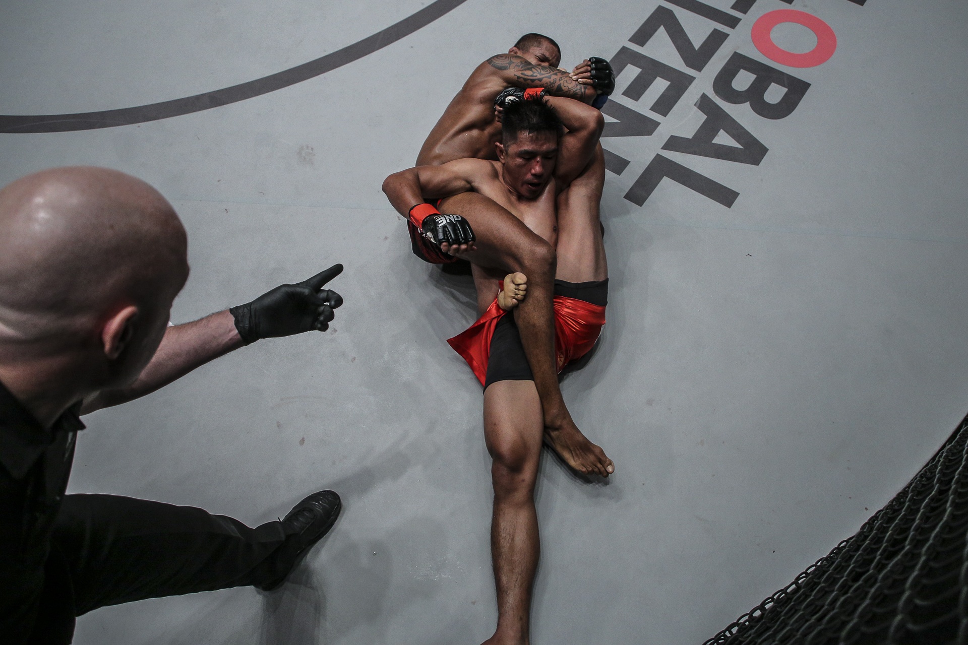 Pha be chan 180 do doi thu cua vo si Brazil anh 2