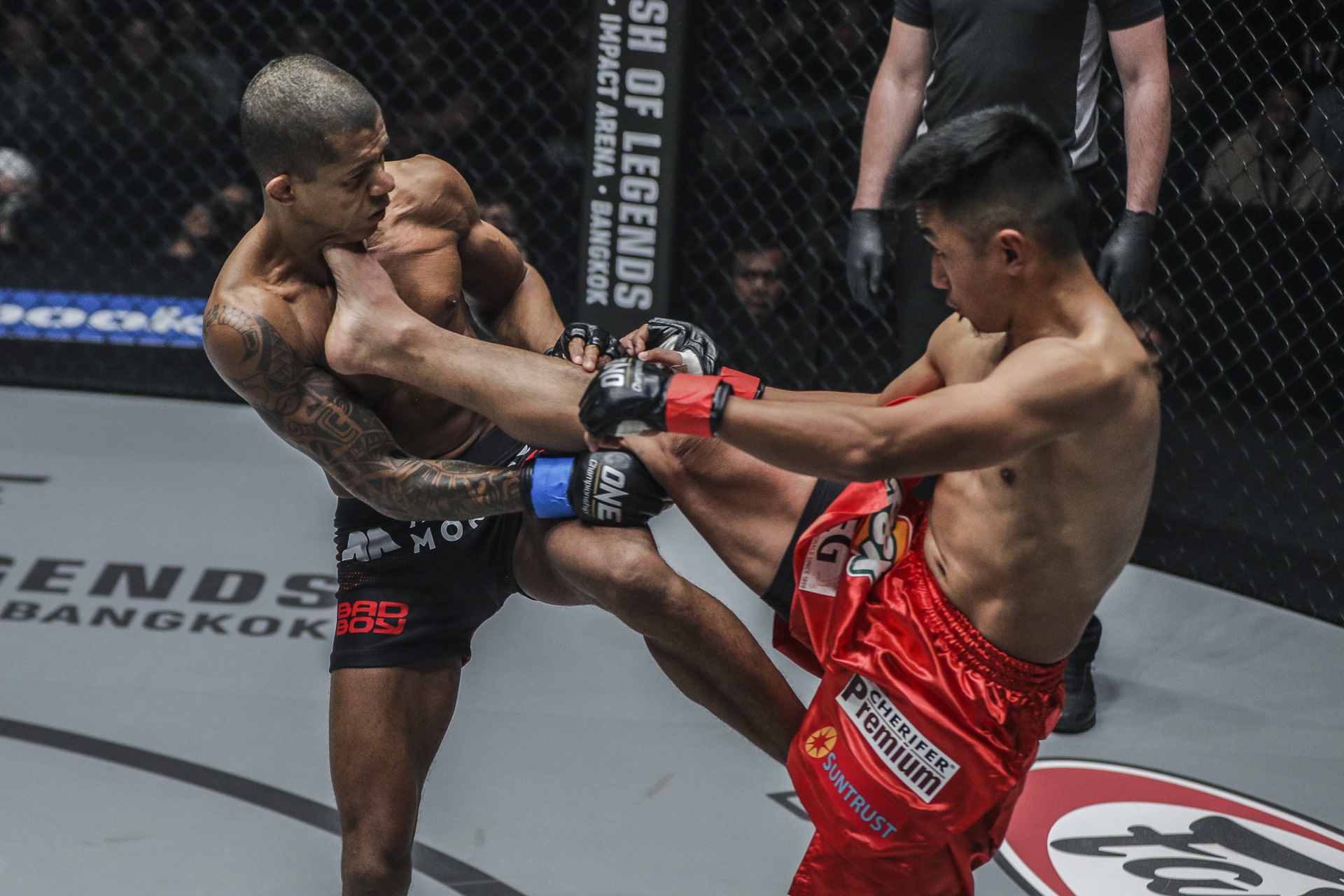 Pha be chan 180 do doi thu cua vo si Brazil anh 4