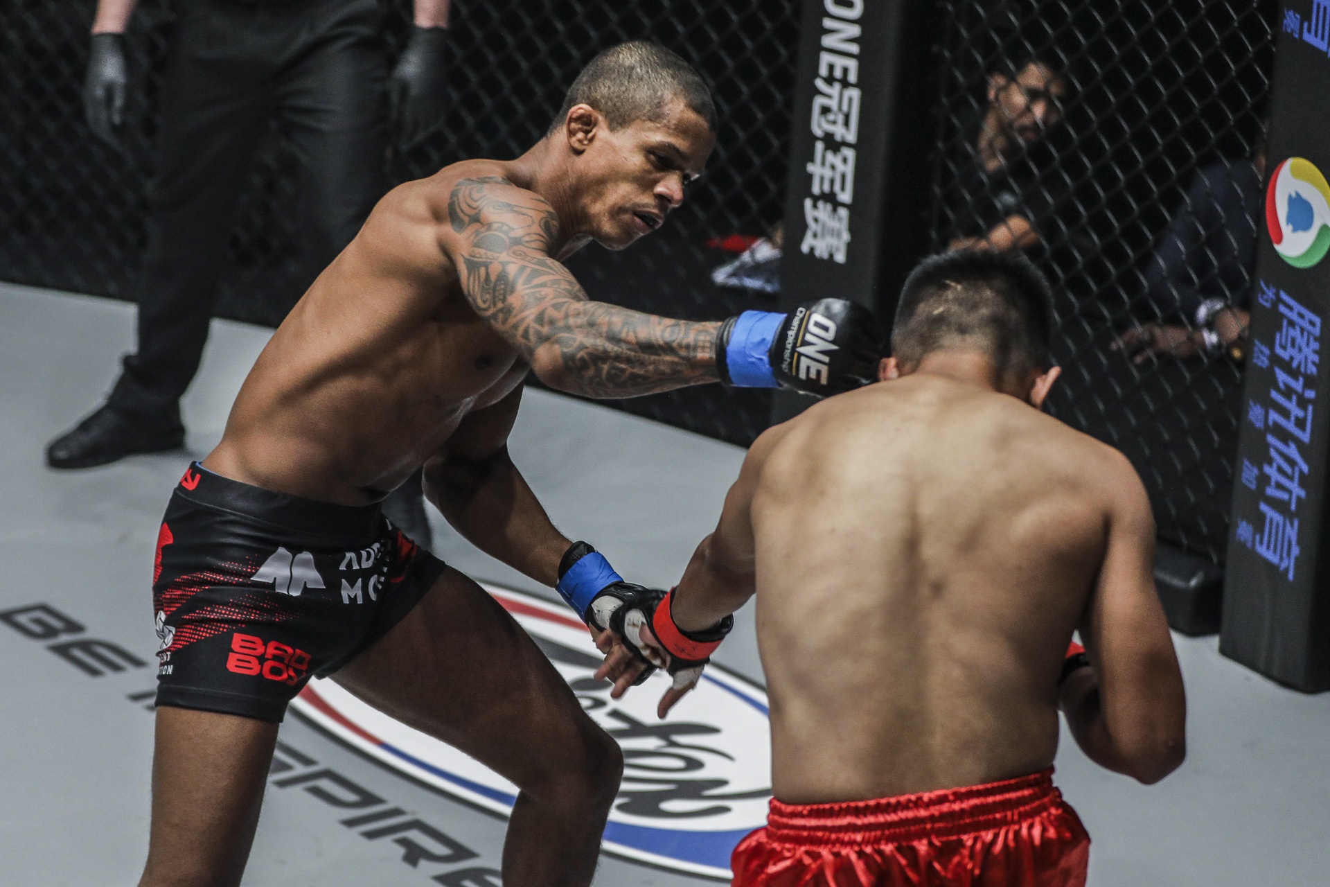 Pha be chan 180 do doi thu cua vo si Brazil anh 6