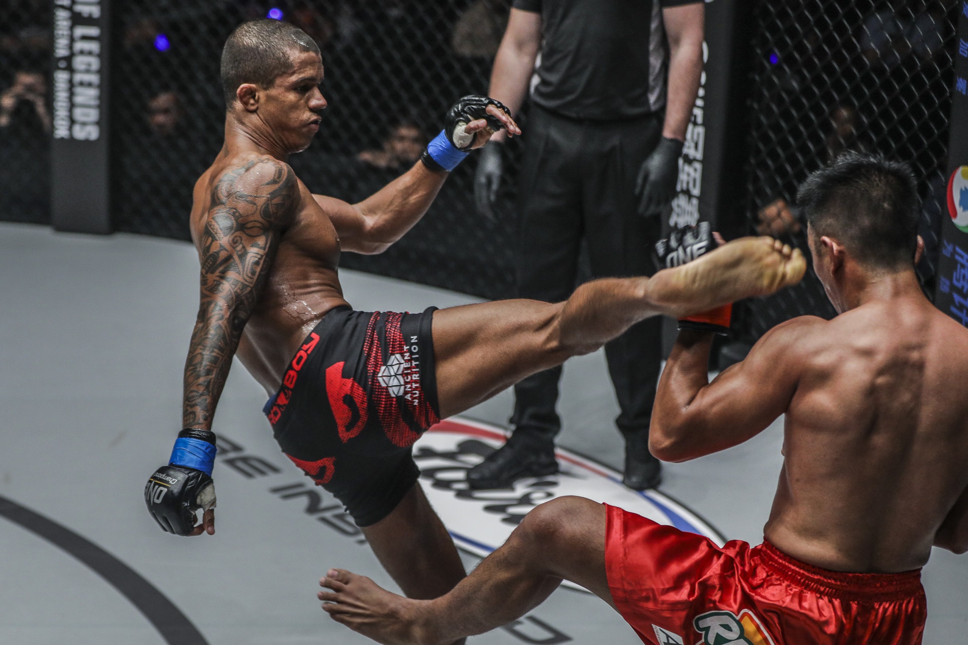 Pha be chan 180 do doi thu cua vo si Brazil anh 7