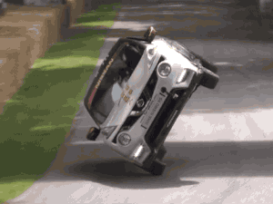 Fan Qatar bieu dien lai xe hoi bang 2 banh mung chuc vo dich Asian Cup hinh anh