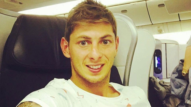 Tim thay thi the tren may bay cho tien dao Emiliano Sala hinh anh