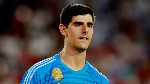 Courtois: 'Chung toi khong nhac toi Ronaldo trong phong thay do Real' hinh anh