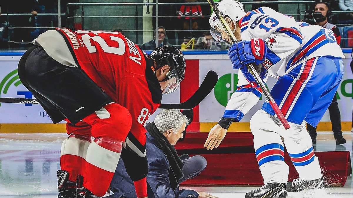 Jose Mourinho nga tren san khuc con cau hinh anh