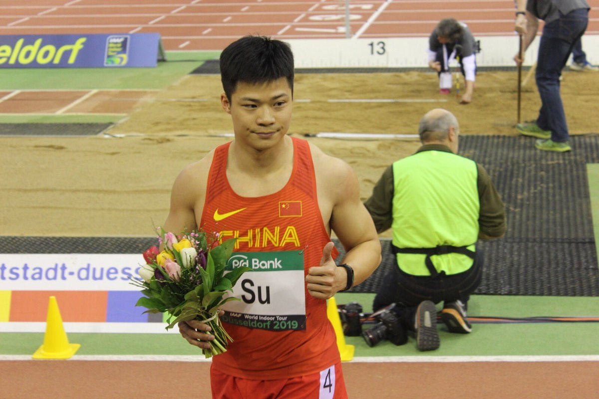 Vu khi bi mat phia sau 3 tam HCV cua sao dien kinh Trung Quoc hinh anh