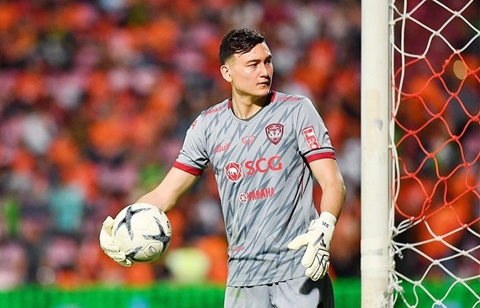 HLV dang la van de doi voi doi bong cua Dang Van Lam hinh anh