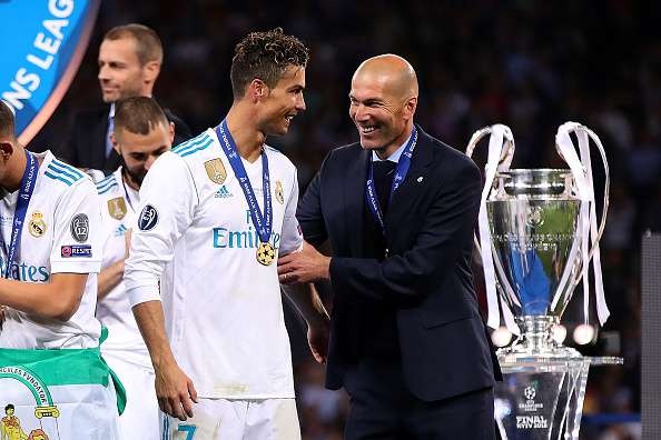 'Zidane that thong minh khi roi Real cung luc voi Ronaldo' hinh anh