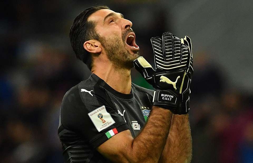 Tai sao Gigi Buffon chua giai nghe? hinh anh