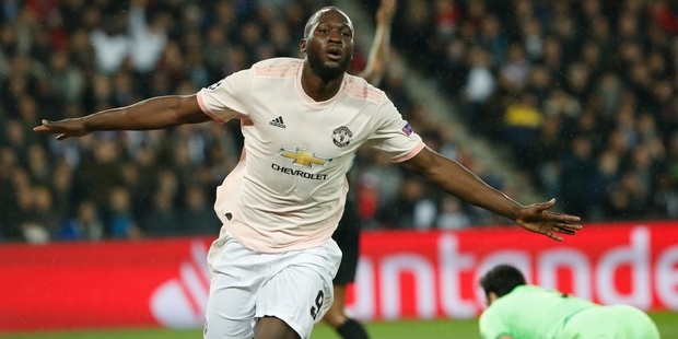 Ngay Lukaku cuoi vao mat nhung ai de biu minh hinh anh