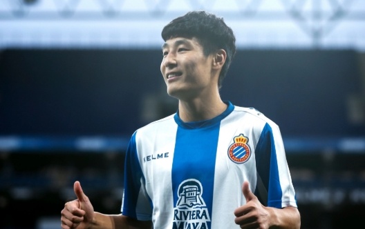 Sao so mot Trung Quoc lien tuc toa sang o Tay Ban Nha hinh anh