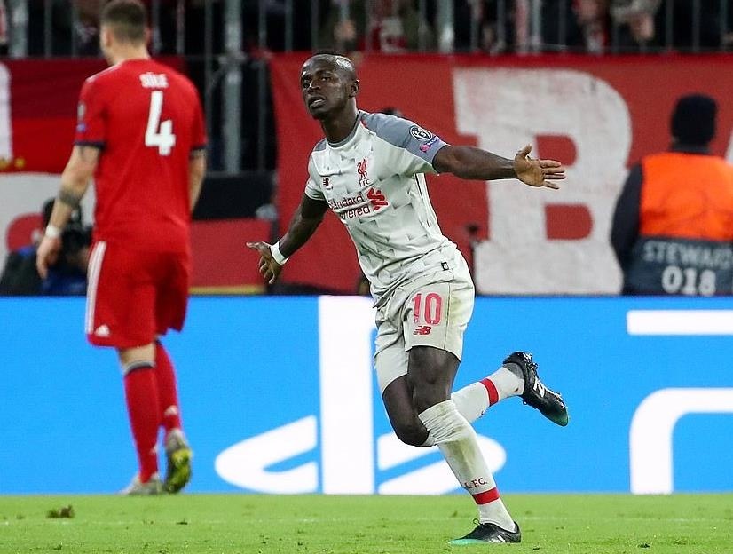 Liverpool bay cao tren dat Duc voi doi canh Mane hinh anh