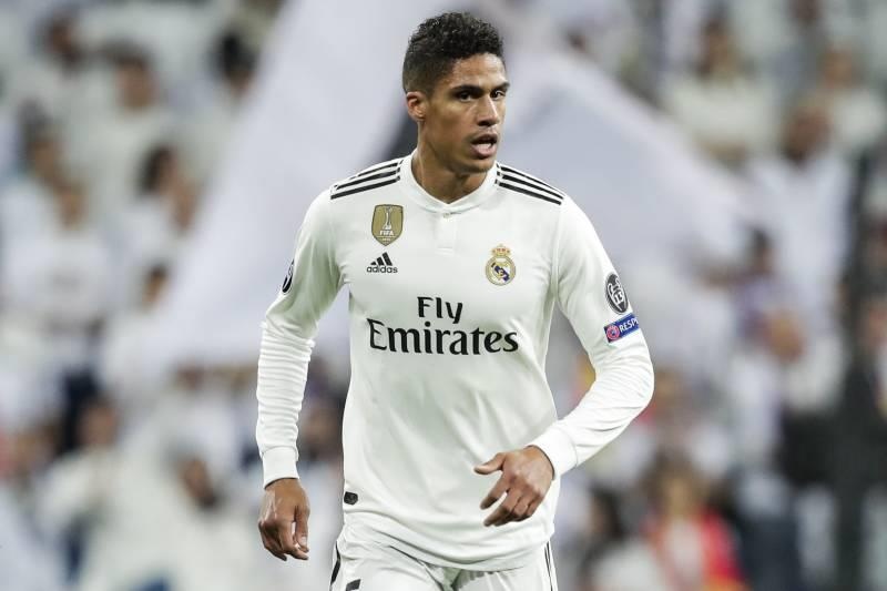 Varane co the tro thanh hau ve dat gia nhat the gioi neu roi Real hinh anh