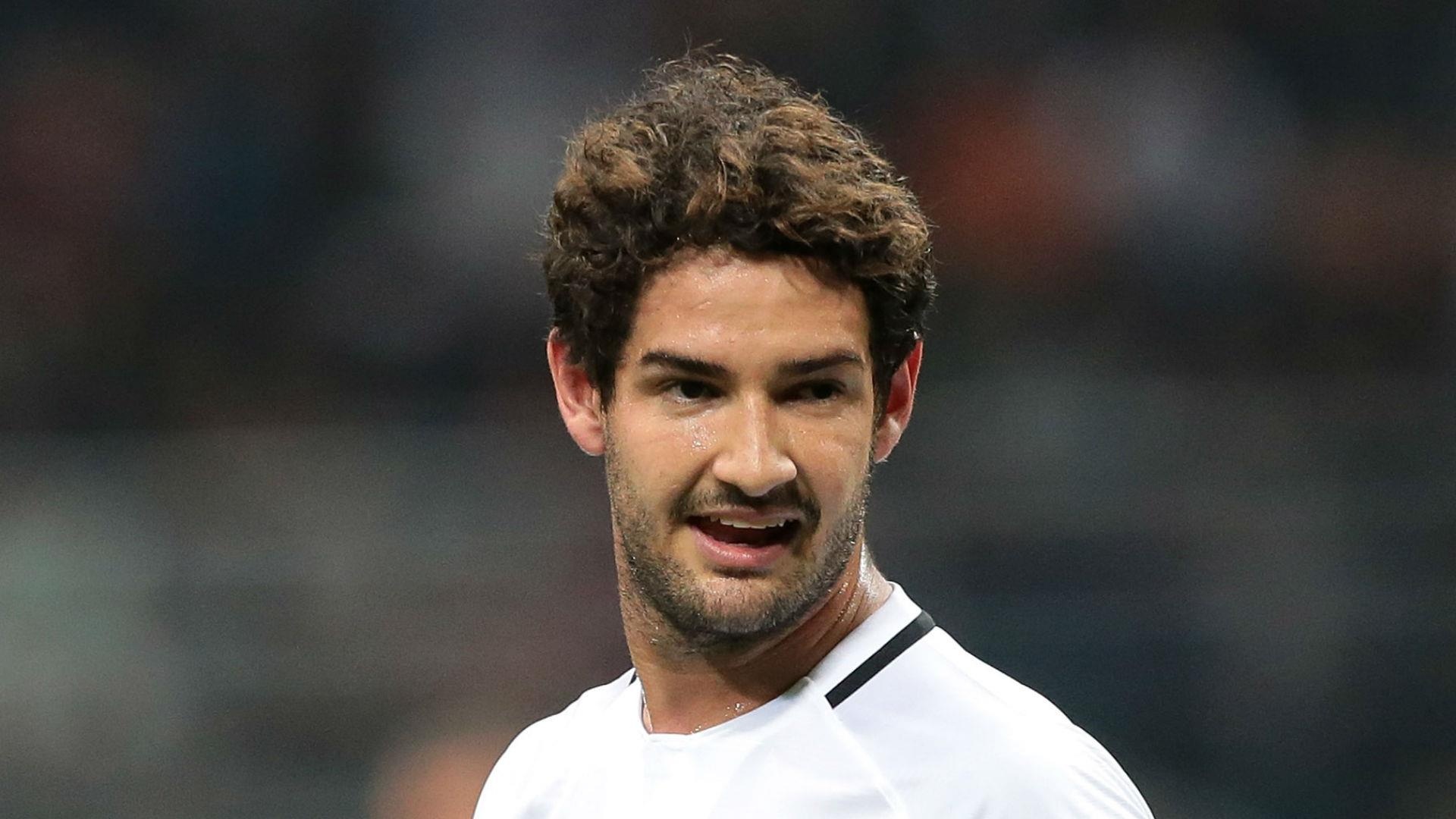 Alexandre Pato va bi kich o mien dat hua Trung Quoc hinh anh