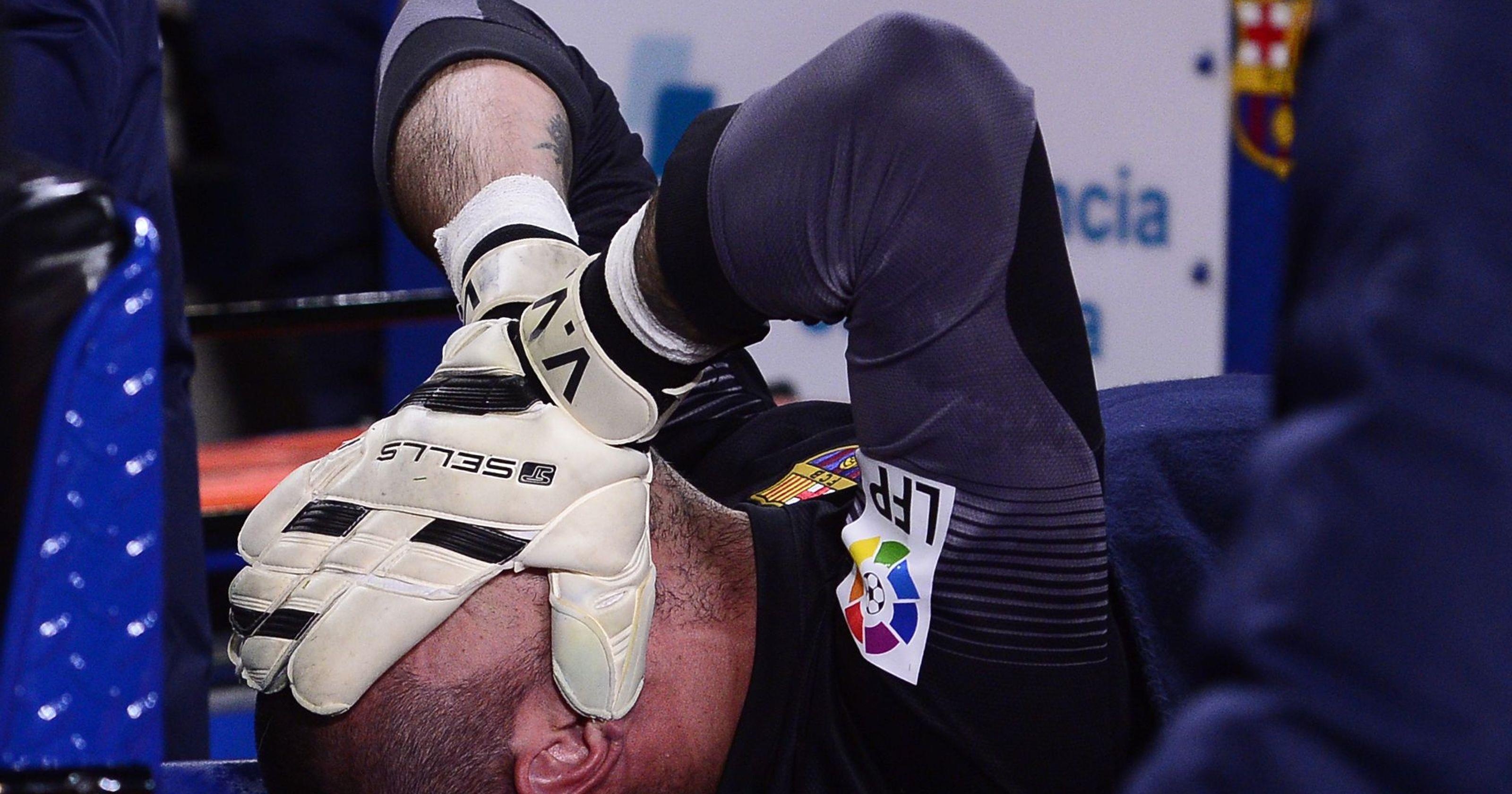 Victor Valdes lan dau len tieng ve dem 'kinh hoang' o Camp Nou hinh anh