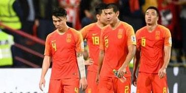 Bao Trung Quoc thua nhan bong da nuoc nha lac hau so voi Viet Nam hinh anh