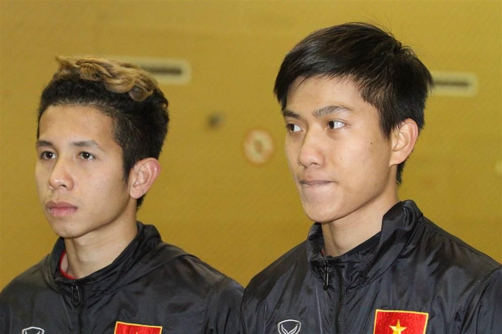 Phan Van Duc noi gi ve Hong Duy hinh anh