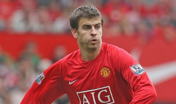Gerard Pique va duyen hoi ngo ky la cung Ole Solskjaer hinh anh