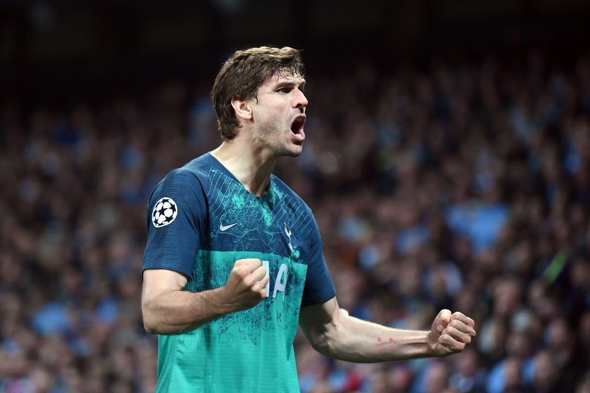 Ban thang tien Man City khoi Champions League cua Llorente hinh anh