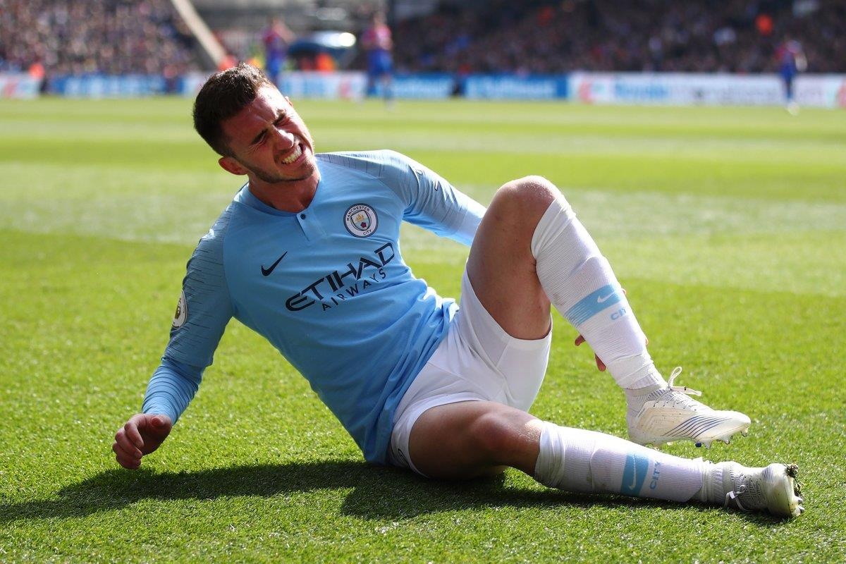 Man City va tan bi kich 57 trieu bang mang ten Laporte hinh anh