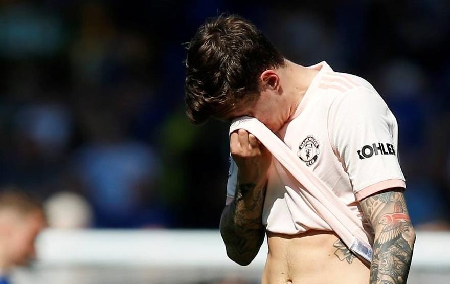 MU dang co mot doi hinh vut di hinh anh