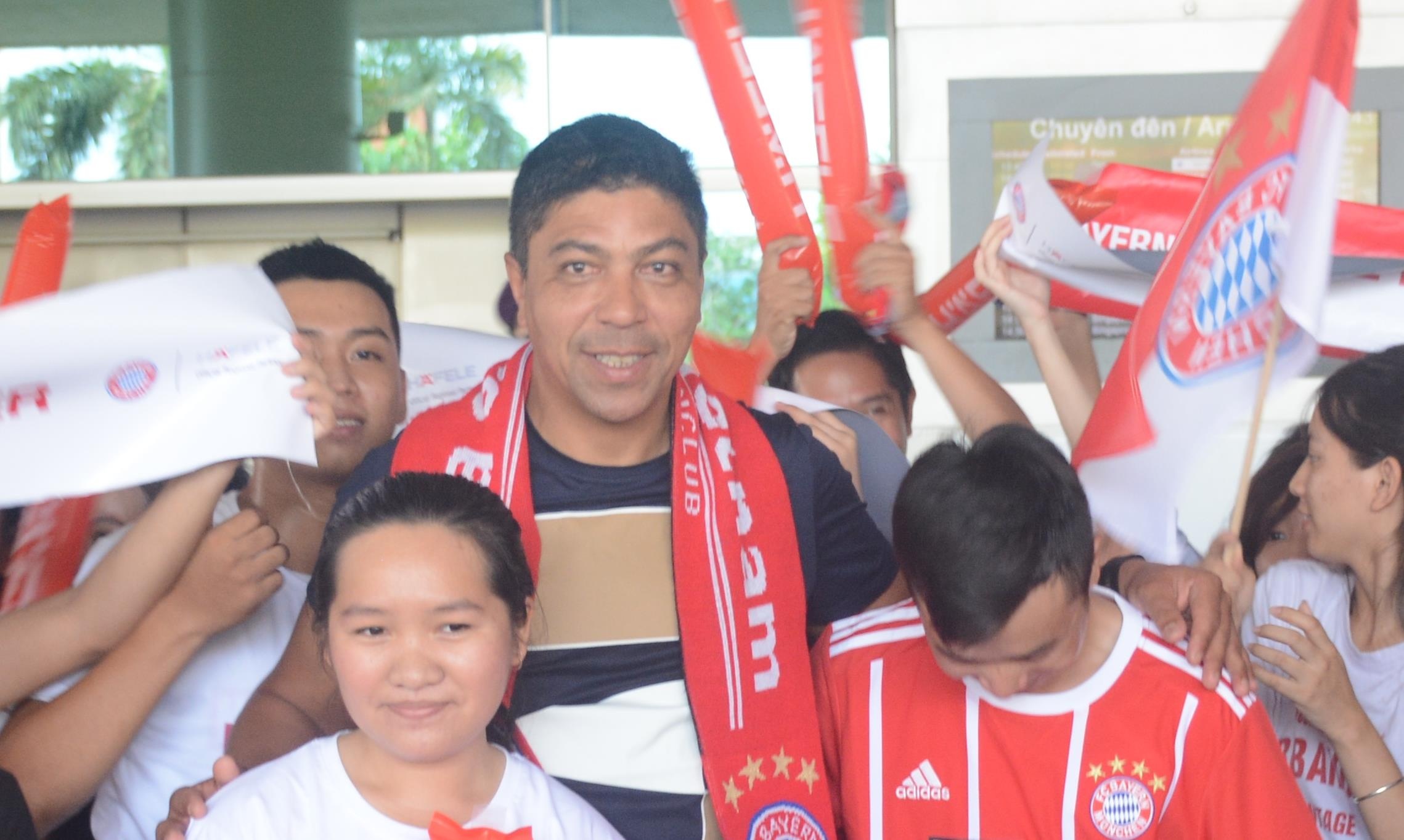 Fan Sai Gon nong nhiet chao don huyen thoai Bayern Munich hinh anh