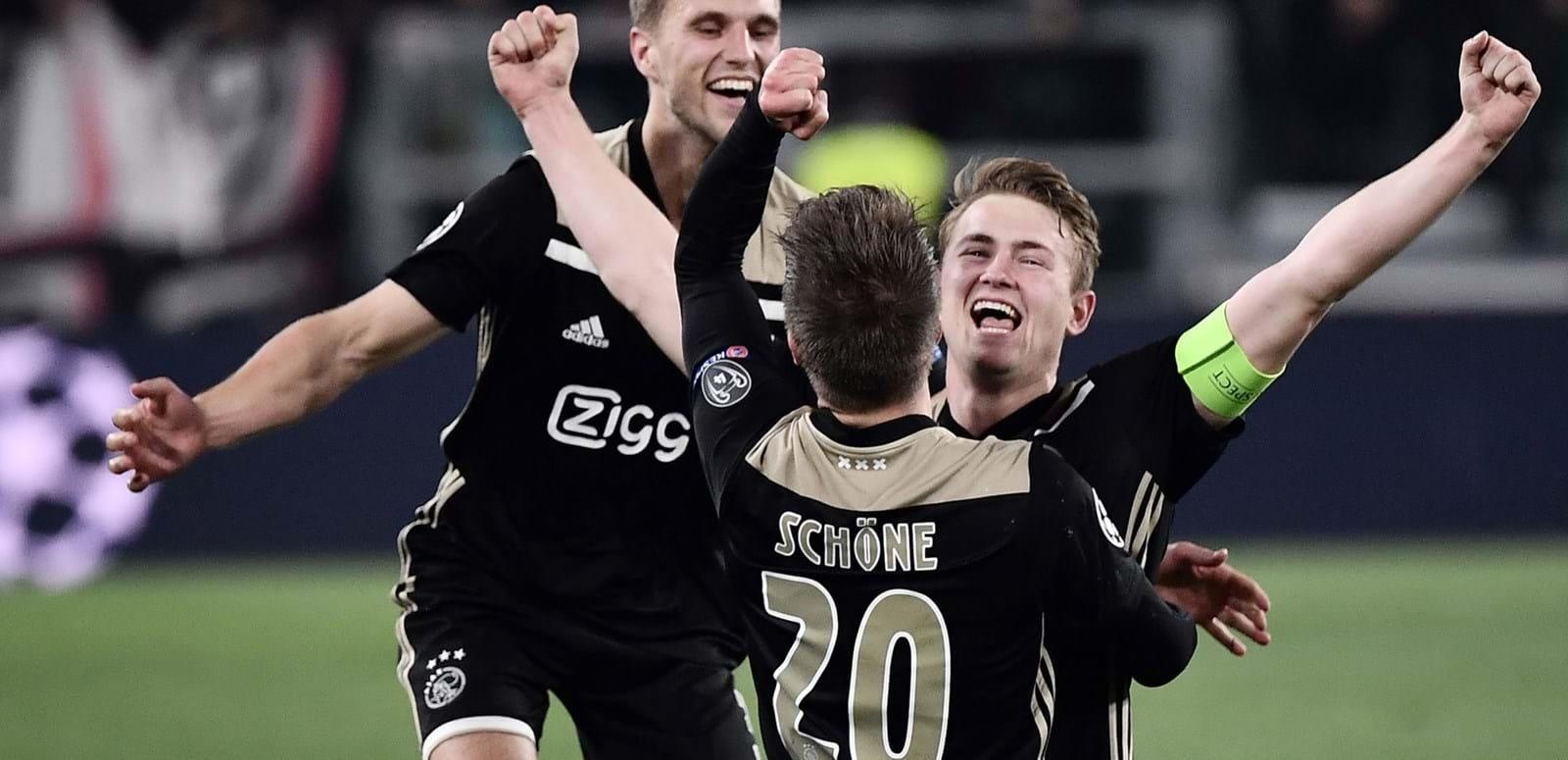 Ajax - doi bong la thuong chinh phuc chau Au hinh anh