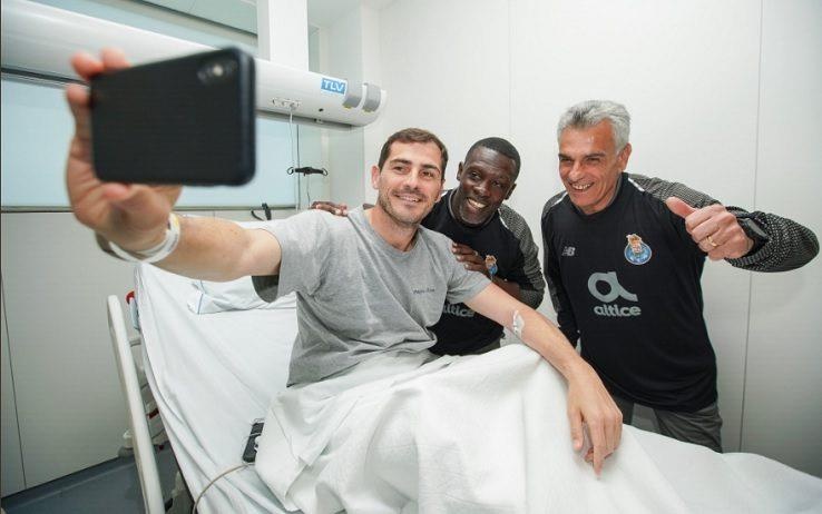 Casillas lac quan selfie bat chap noi lo phai treo gang vi benh tim hinh anh