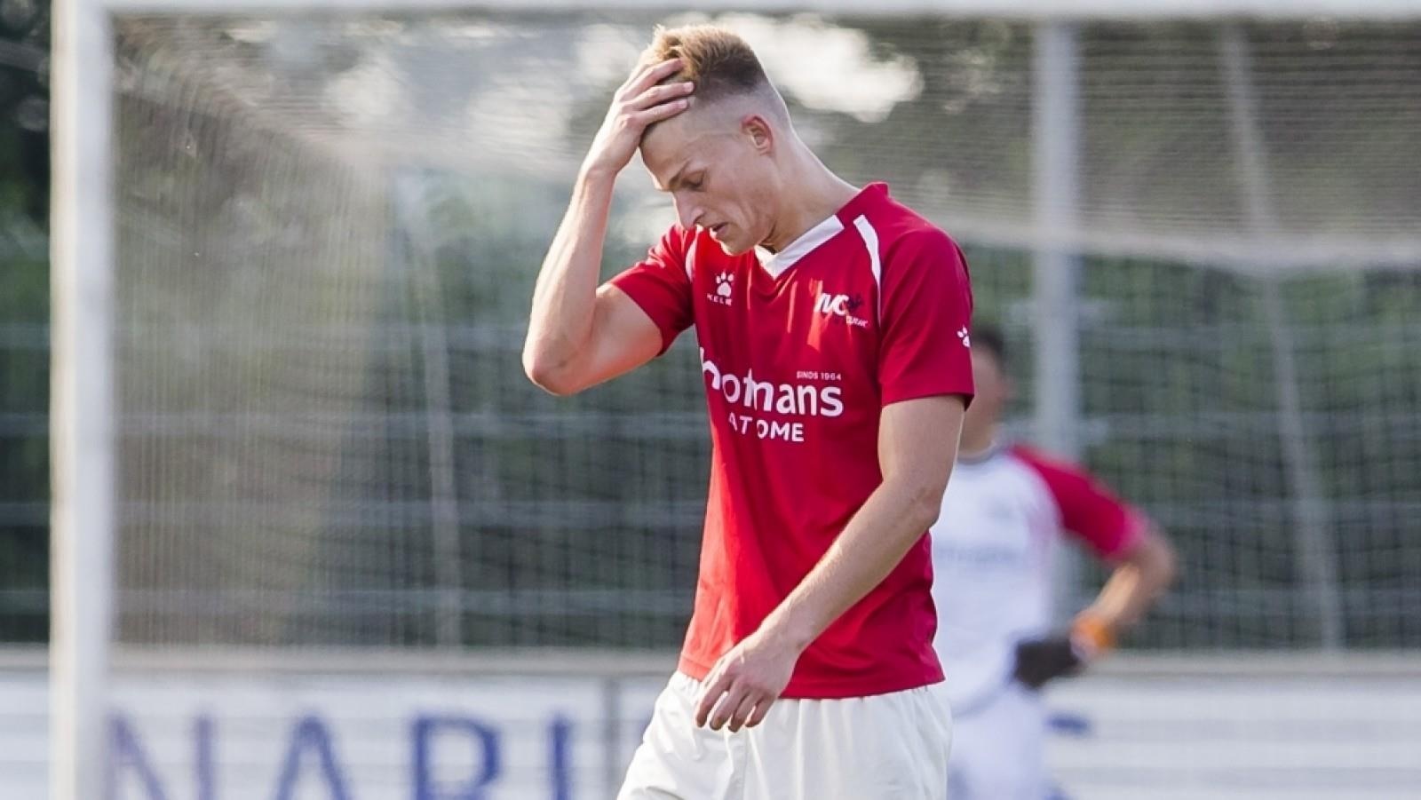 Gia benh de xem Champions League, cau thu Ha Lan bi duoi khoi CLB hinh anh