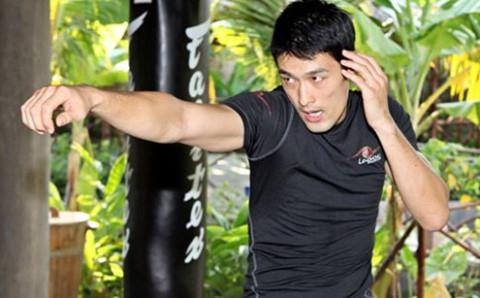 Johnny Tri Nguyen: 'MMA dau co nguy hiem nhu boxing' hinh anh