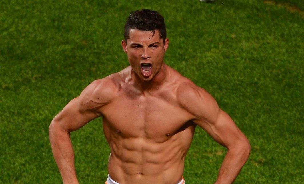 Ronaldo tro thanh hinh mau tap luyen cho nha vo dich boxing hinh anh