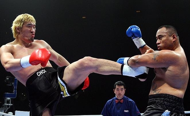 'Quai nhan' Han Quoc bi doi thu ty hon knock-out sau 49 giay hinh anh