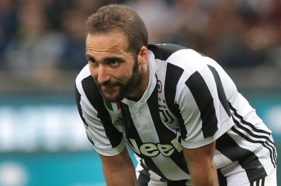 Higuain no luc cuu van so phan o Juve trong vo vong hinh anh