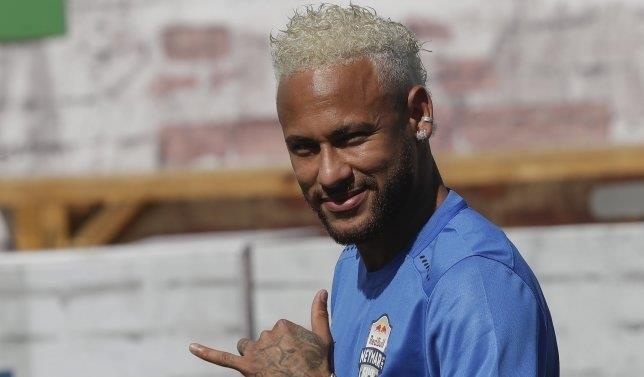 Neymar dung chieu tro moi thach thuc su binh tinh cua PSG hinh anh