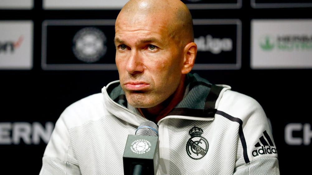HLV Zidane khong nhin mat cau thu sau that bai 3-7 truoc Atletico hinh anh