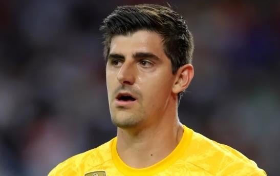 Thibaut Courtois tra gia cho su ngao man hinh anh