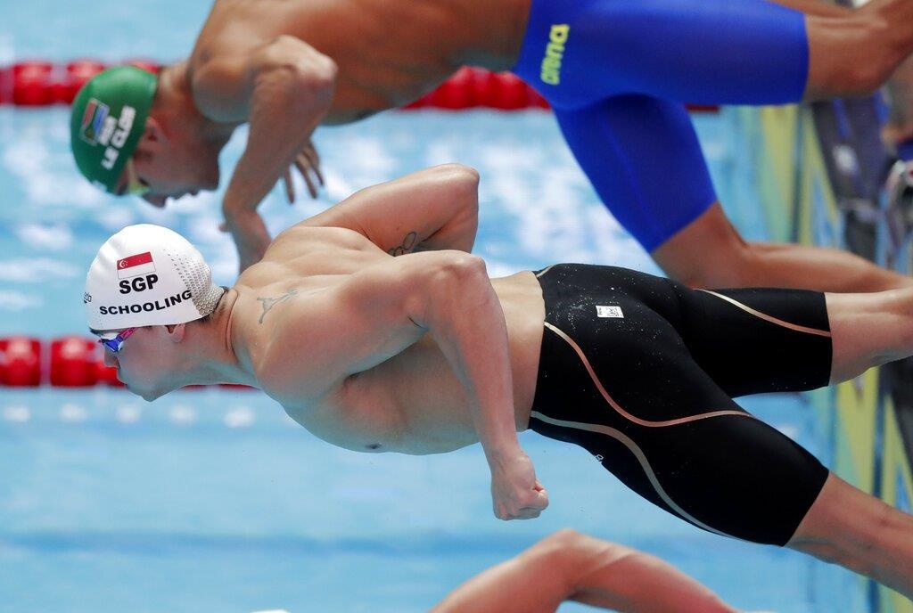 Kinh ngu Schooling danh mat chinh minh sau anh hao quang hinh anh