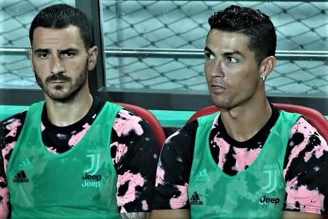 'Han Quoc phi tien khi moi Ronaldo sang da giao huu' hinh anh