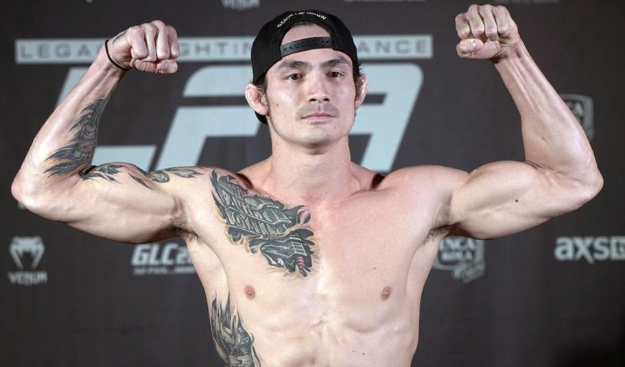 Vo si goc Viet Thanh Le tung don combo knock-out doi thu Nhat Ban hinh anh