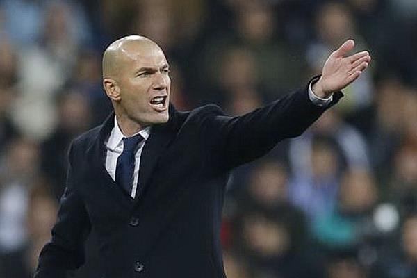 Zidane noi cau voi ban lanh dao Real vi Pogba hinh anh