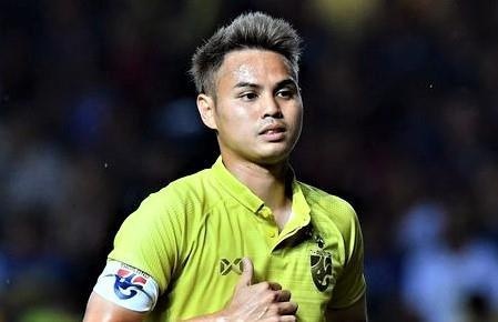 Quang Hai do tai sut phat voi Theerathon Bunmathan hinh anh